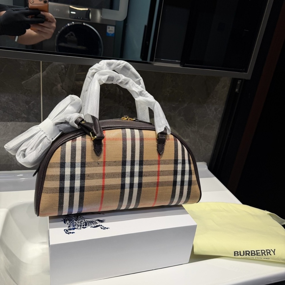 Burberry bag - Picture 4 of 5
